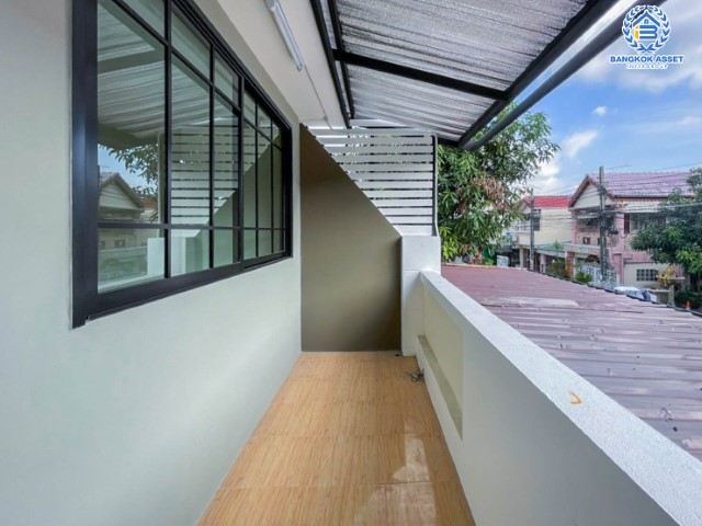 *****ทาวน์เฮ้าส์มือสองย่านนนทบุรี ม.ซอยเรวดี57 ติวานนท์ บนเนื้อที่ 17 ตร.ว. ฟังก์ชัน 3 ห้องนอน 2 ห้องน้ำ 1 ที่จอดรถ บ้านรีโนเวทใหม่ สภาพนางฟ้า พร้อมอยู่ เพียง 5 นาทีก็ถึงรถไฟฟ้าสายสีม่วง "สถานีบางกระสอ" ใกล้ทางด่วน "งามวงศ์วาน" จองด่วน!